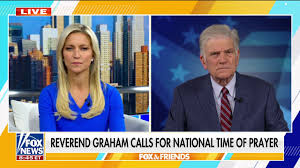 Franklin Graham Warns America is in Trouble, Calls for National Prayer