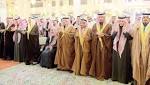 أمير الرياض يؤدي الصلاة على