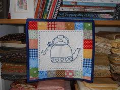 Résultat de recherche d'images pour "embroidery blocks in miniature quilts"