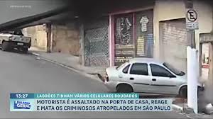 Motorista é assaltado na porta de casa, reage e mata os criminosos atropelados em São Paulo