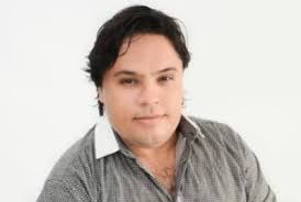 Ex-vocalista da Cavaleiros do Forró é encontrado morto em casa