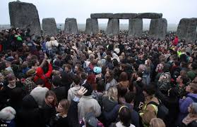 Résultat de recherche d'images pour "stonehenge celebration"