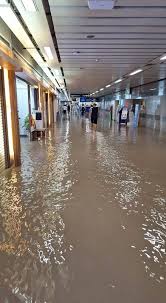 ฝนถล่มกรุง! MRT ศูนย์วัฒนธรรมฯ น้ำท่วมขัง รถไฟฟ้ายังเปิด - Imagen principal del artículo
