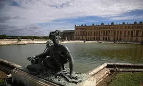 Palace of Versailles is briefly evacuated due to smoke from roof works, with no damage or injuries