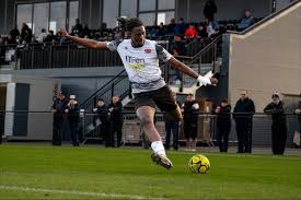 Jogador de futebol Quévin Castro morre aos 25 anos após passar mal durante jogo-treino em Portugal