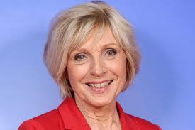 Evelyne Dheliat
