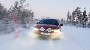 ADAC Winterreifentest 2025: Billigreifen fallen durch!