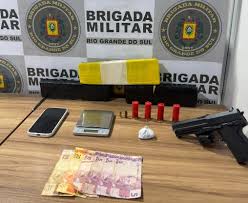 Brigada de Venâncio Aires prende suspeito de tráfico e apreende quase 2kg de maconha