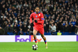Grosse entorse pour Bradley Barcola : l'attaquant du PSG pourrait être absent un mois