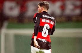 Ayrton Lucas deixa o jogo do Fla logo aos quatro minutos