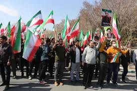 تجمع دانشجویان دانشگاه صنعتی اصفهان در پاسداشت پرچم جمهوری اسلامی