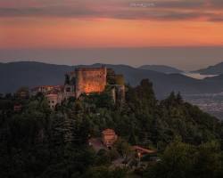 Immagine di Castello Malaspina di Fosdinovo at sunset