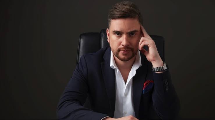 Miguel Valdez, condecorado por Napolitans Victory Awards por campaña en  Andalucía – El Financiero