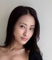 色っぽ“ぴちピタ”姿にクギヅケ…『令和最強グラドル（27歳）』なめらかな“曲線美”に「ヤバすぎ」SNS大興奮