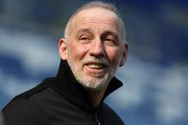 « Un homme de football, respecté pour son engagement et sa droiture » : le monde du foot pleure Éric Roy