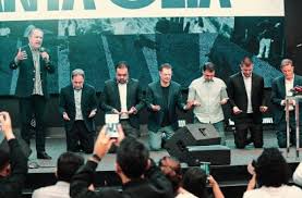 Entidade pede a inelegibilidade de Flávio Bolsonaro após culto com Malafaia