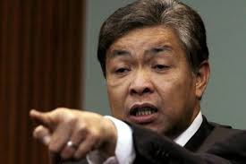 PETALING JAYA: Several lawyers took to task Home Minister Datuk Seri Dr Ahmad Zahid Hamidi for his alleged comments that gangsters would be &quot;shot first&quot; if ... - IMG_2932