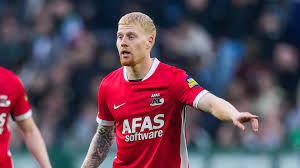 AZ begint met Meerdink in plaats van Parrott. Ook Van Duijl in de basis. Wedstrijd tegen Fortuna begint een kwartier later