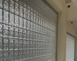 Hình ảnh về Gạch kính ngũ giác làm vách ngăn