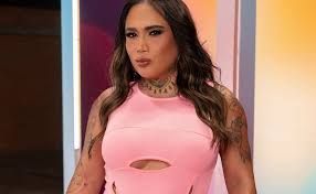 Karina Torres llega a 