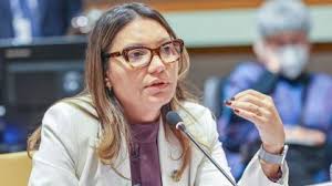 "Até quando vamos ver gente bebendo detergente?", questiona Janja