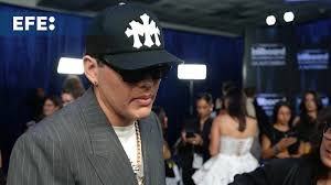 El artista mexicano Armenta llega a la alfombra azul de los Premios Billboard 2026