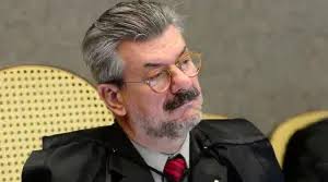 PF vai investigar disparo de mensagem a ministros sobre caso Buzzi