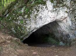 Znalezione obrazy dla zapytania jaskinie wilków