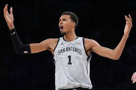 Spurs' Victor Wembanyama heads to locker room after collision with Bucks star