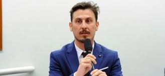 Demori diz ter sido retirado do ar de forma unilateral, ameaça contar detalhes e abre vaquinha para atuar na eleição