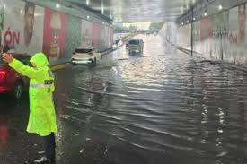 Causan lluvias anegaciones en CDMX