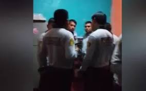 ¡Escándalo en Puno! Ronderos 'castigan' a policías borrachos: ¡Mira el video!