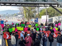 Habitantes de Xochimilco bloquean la autopista México-Cuernavaca; demandan agua potable