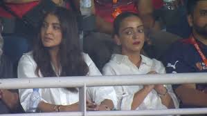 Who is the woman next to Anushka Sharma during last night’s IPL match? Spare Grok and Perplexity, we have the answer