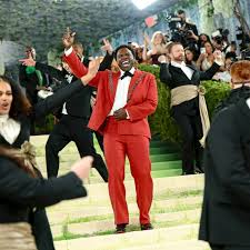 ‘Ragtime’ Star Joshua Henry Performs on the Met Gala Carpet