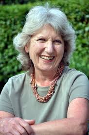Die gebürtige Engländerin Angela Lloyd ist Weinexpertin und lebt seit 1970 ...