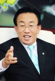 Kim Kwan-yong, governor of Gyeongsangbuk-do. Gyeongsangbuk-do plans to create &quot;Aero Techno Valley&quot; by investing a total of 350 billion won over the next ... - Kim%2520Kwan-yong,%2520governor%2520of%2520Gyeongsangbuk-do