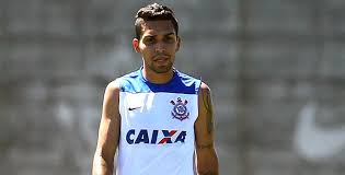 Mano muda Petros de lado para conter chegadas de Robinho; Jadson joga