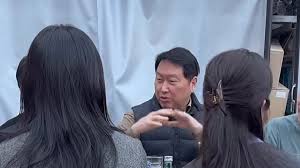 힙지로로… 최태원, 격식 내려놓고 둘러앉아 소맥 '한잔' - 머니투데이