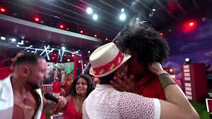 BBB 26: Breno e Marcelo se beijam durante show de Diogo Nogueira