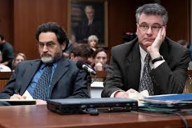 A Escada: série de true crime com Colin Firth está bombando na Netflix