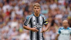 Torcedores do Newcastle sentem pena de Sean Steur e não entendem nada do Ajax