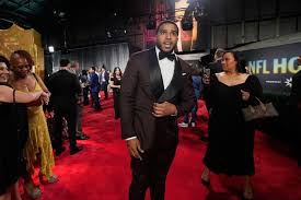 Former Seahawks linebacker Bobby Wagner wins NFL Man of the Year