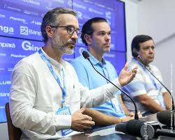 Presidente do Paysandu esclarece situação de Rossi e confirma saída de Reverson