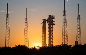 Foguete com astronautas é lançado para ISS pela Nasa e SpaceX; veja imagens