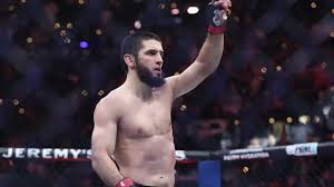 Islam Makhachev va por el récord histórico de Anderson Silva en UFC 330
