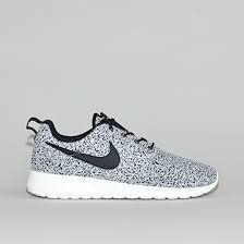 Résultat de recherche d'images pour "nike roshe run women"