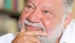 يحيى الفخراني "مهووسا" بالسوشيال ميديا..