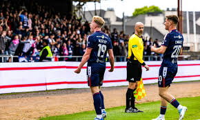 Steven Pressley reveals how pre-match team talk 'turned heat up' as Dundee earn key St Mirren victory