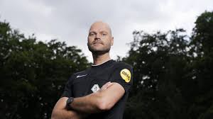 Morre Rob Dieperink, árbitro holandês barrado da Copa do Mundo, aos 38 anos